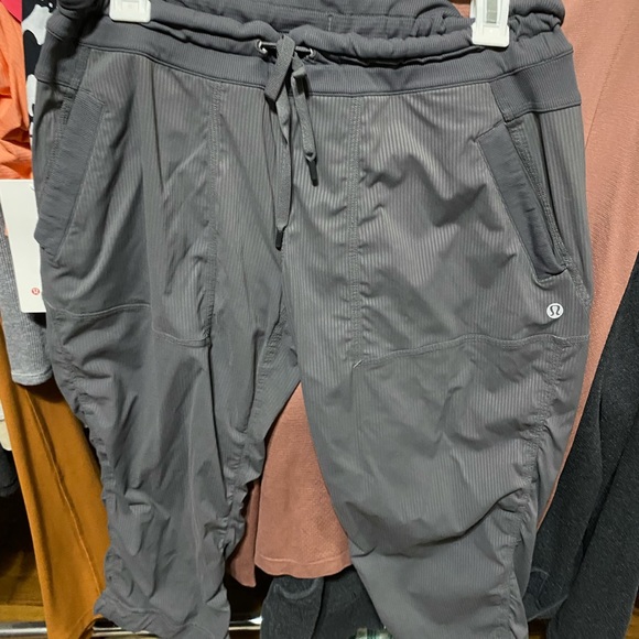 Lululemon dance studio crops size 10 - Picture 2 of 5